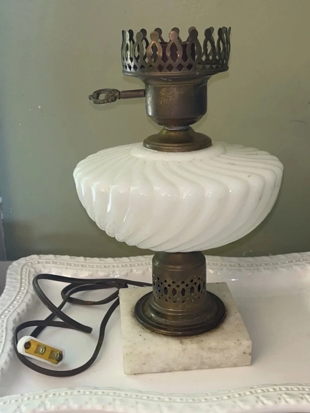 Vintage table lamp white swirled milk glass body set on a marble base
